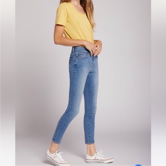 Current Elliott, stiletto jeans denim Soft Size 30
Retail 150.00 - Picture 2 of 16